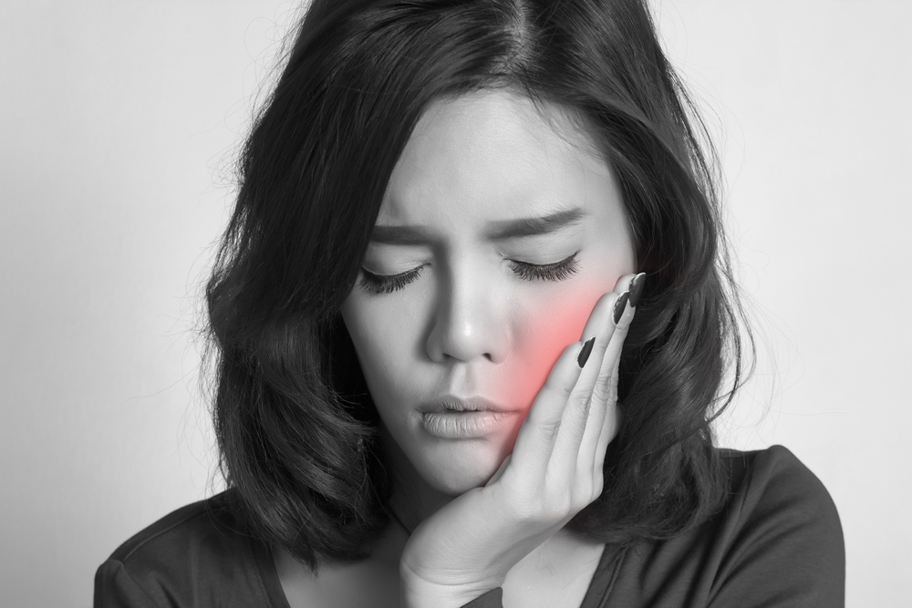 Dry socket pain after tooth extraction